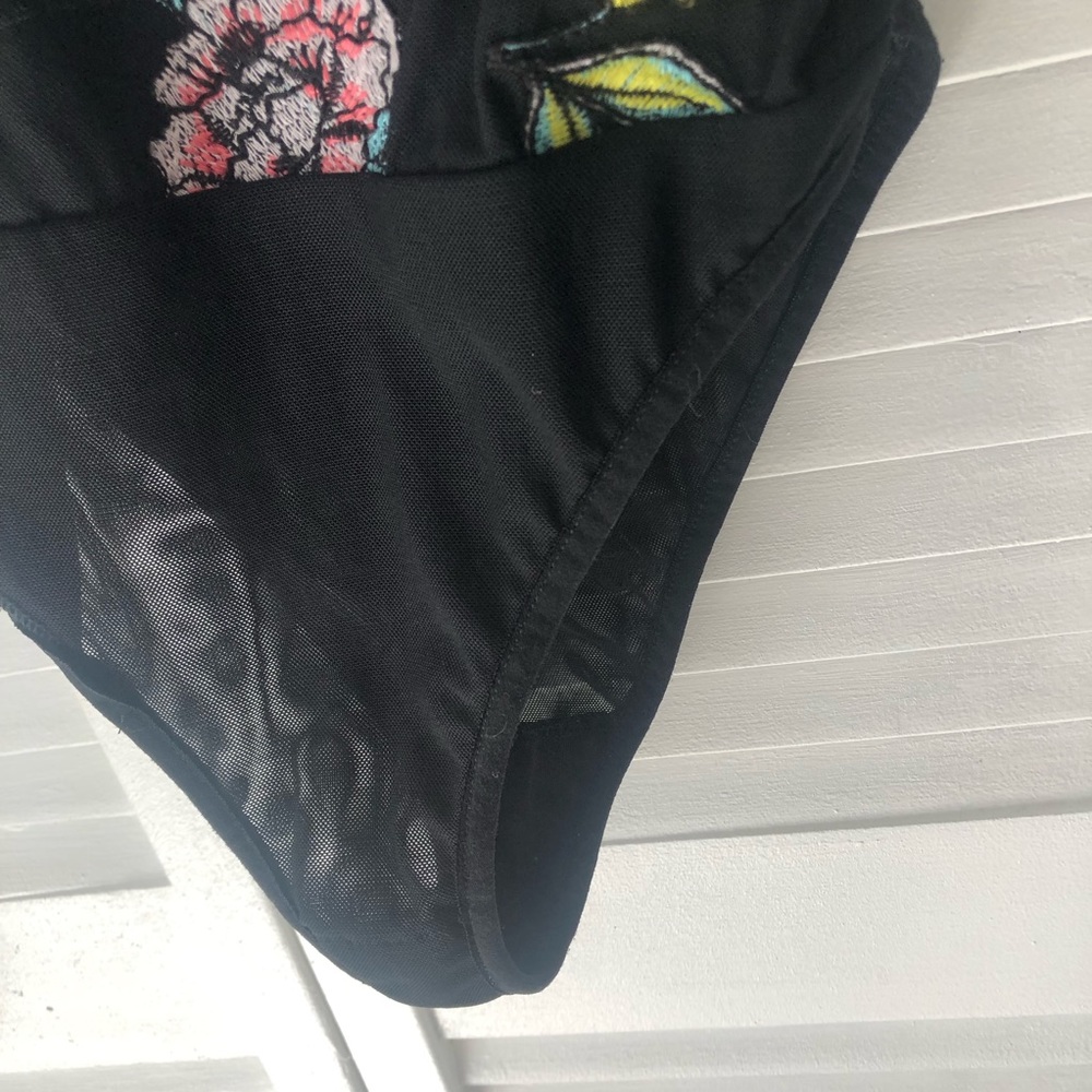 Zara Black Floral Crochet Bodysuit - Picture 9 of 9